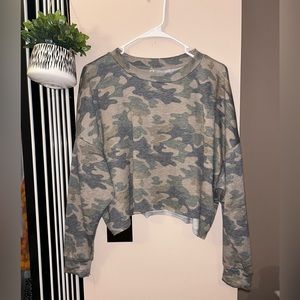 Camo long sleeve crop top